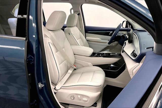 Used 2025 Buick Enclave Avenir w/ Super Cruise Package AWD/4WD image 8