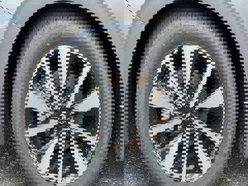 New 2025 Nissan Sentra SV w/ SV Premium Package image 5