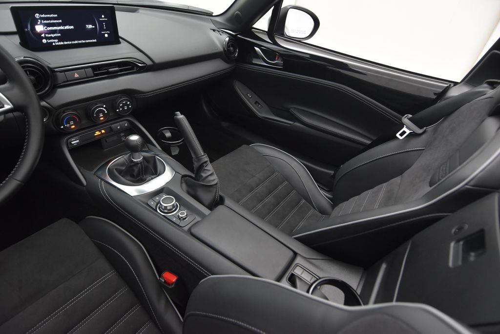 Used 2025 MAZDA MX-5 Miata RF Club RWD image 31