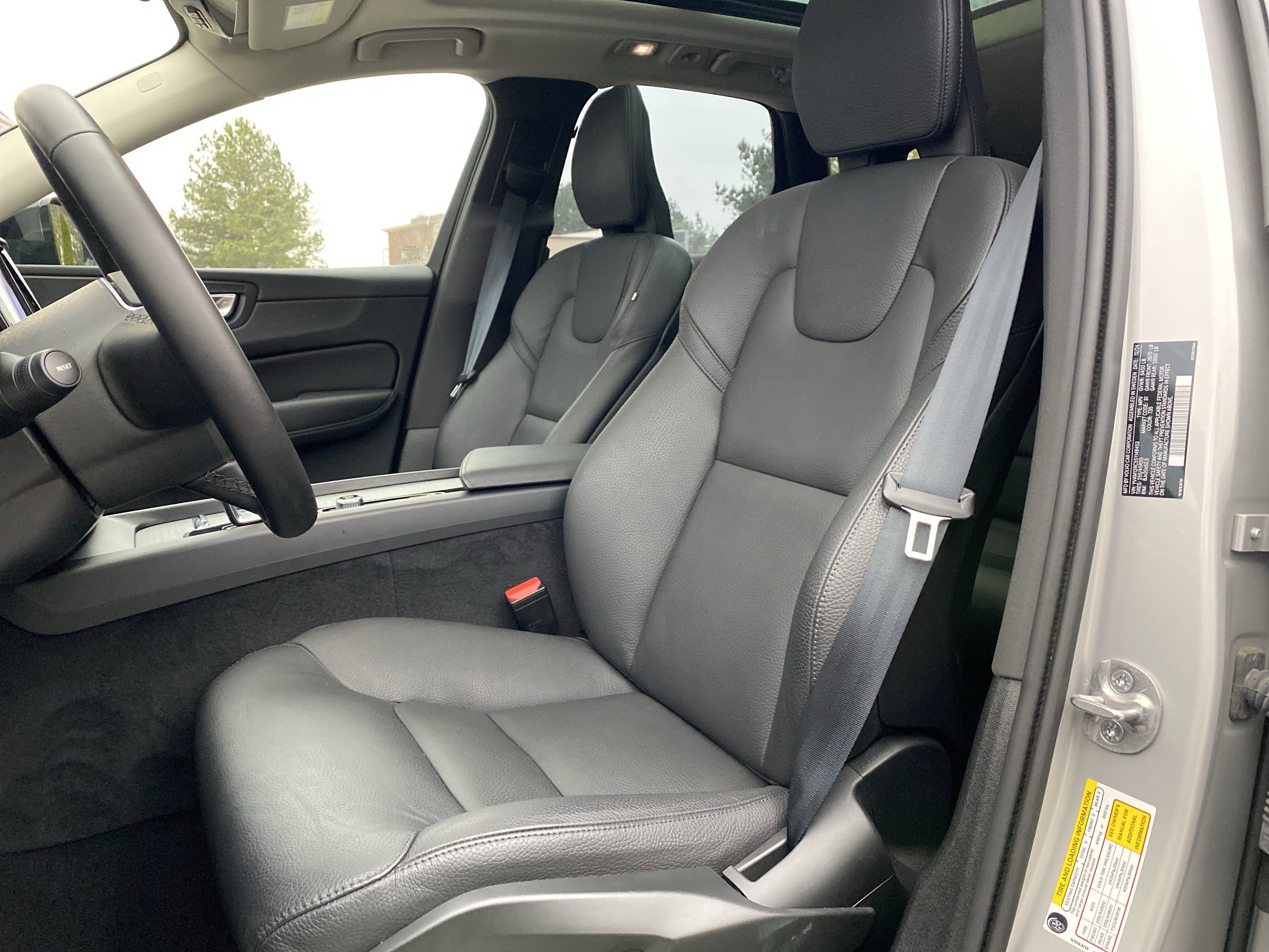 Used 2025 Volvo XC60 B5 Plus image 7