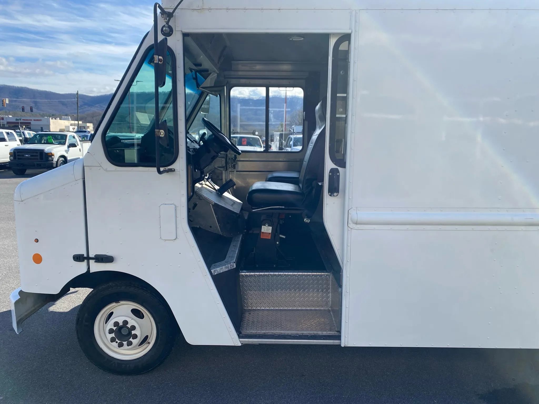 Used 2014 Ford E-350 and Econoline 350 Super Duty w/ A/C Prep Package RWD image 7