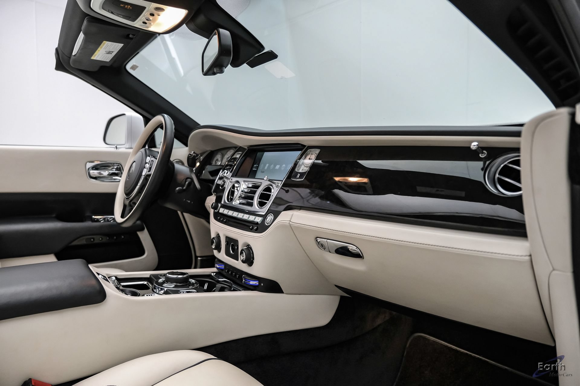 Used 2017 Rolls-Royce Dawn RWD image 55