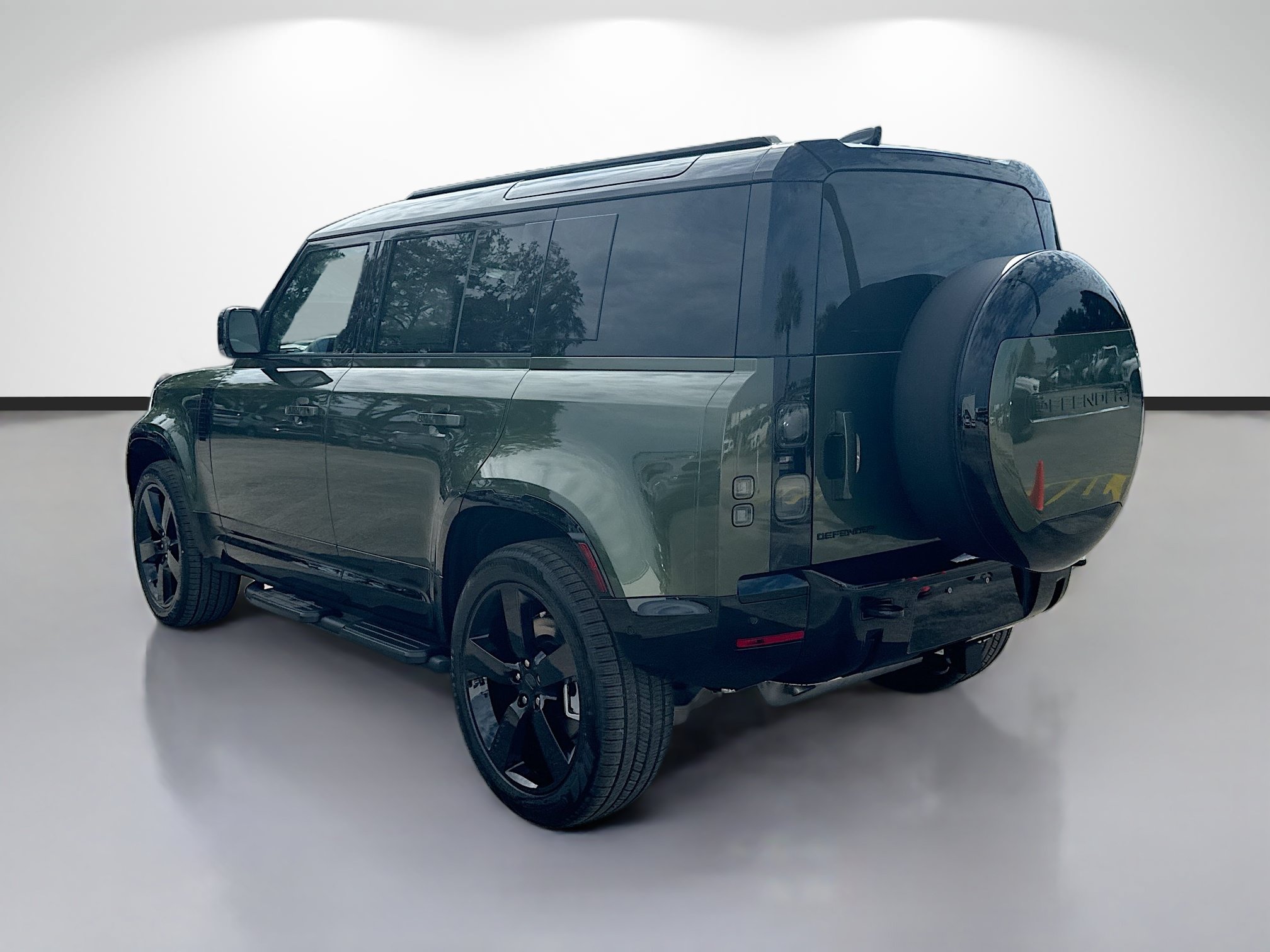 New 2026 Land Rover Defender 110 X-Dynamic SE AWD/4WD image 3