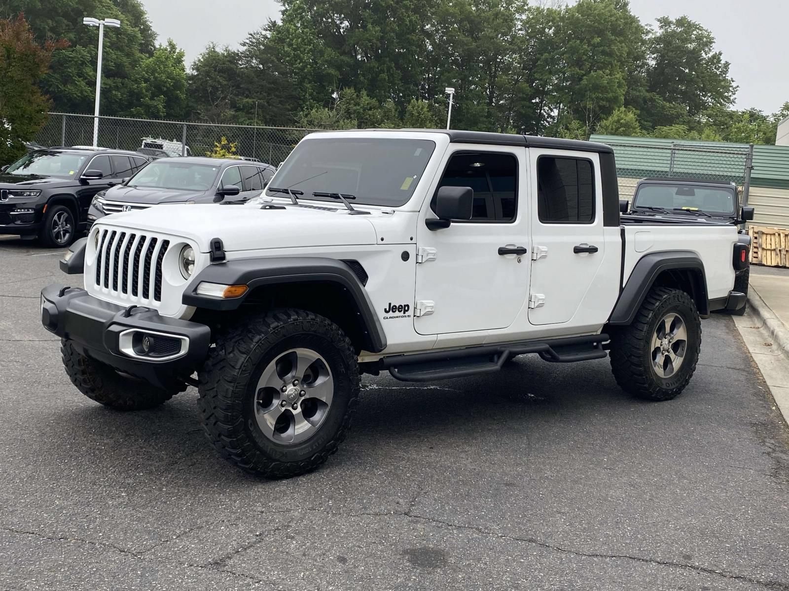 Used 2023 Jeep Gladiator Sport AWD/4WD image 3