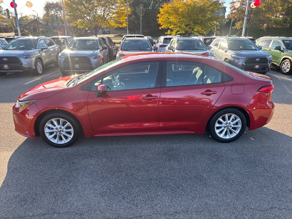 Used 2021 Toyota Corolla LE w/ LE Convenience Package FWD image 4