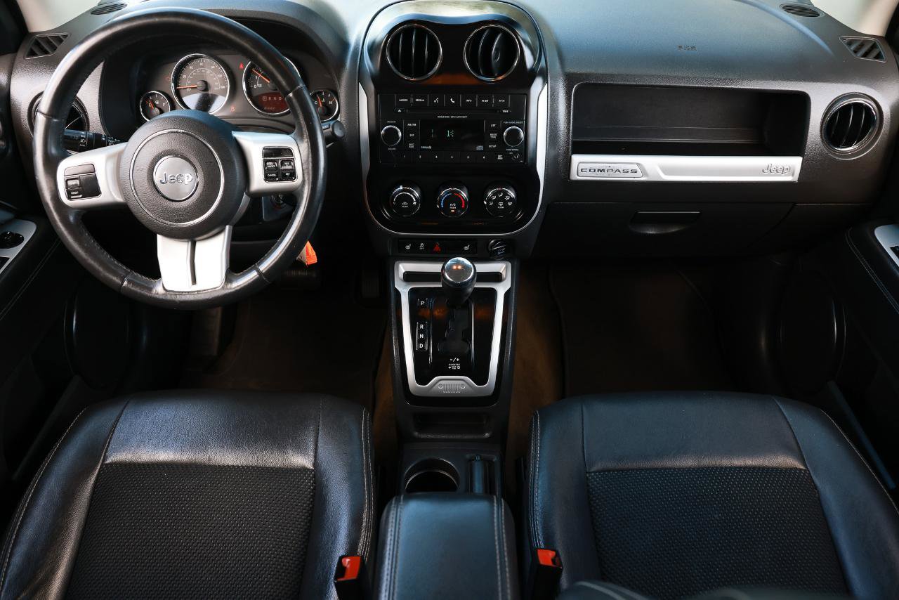 Used 2016 Jeep Compass Latitude image 2