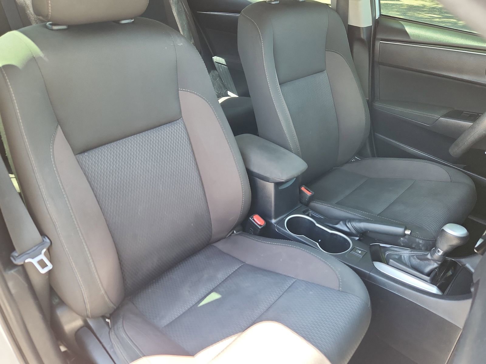 Used 2017 Toyota Corolla LE w/ Carpet Mat Package (TMS) FWD image 14