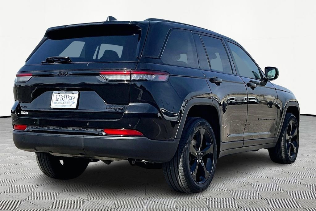 Used 2023 Jeep Grand Cherokee Limited w/ Black Appearance Package image 2