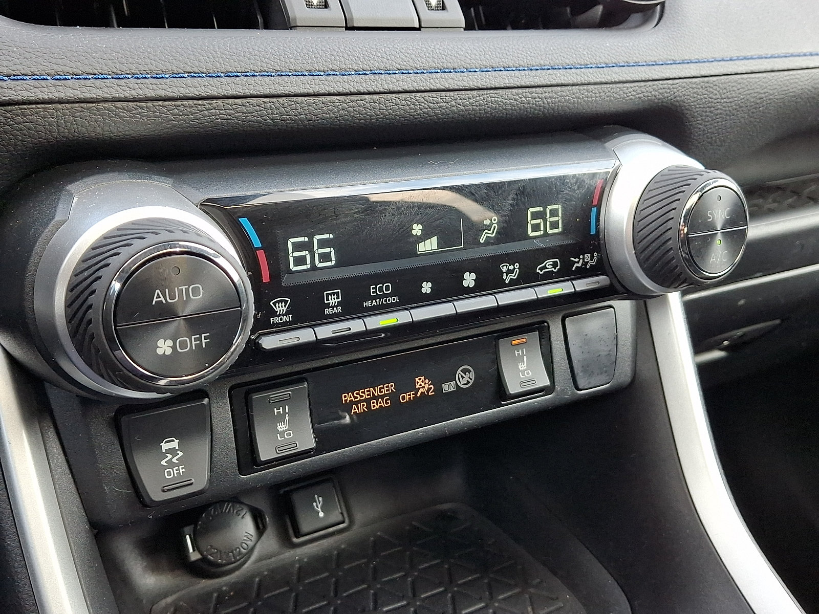 Used 2022 Toyota RAV4 XSE w/ XSE Grade Weather Package AWD/4WD image 17