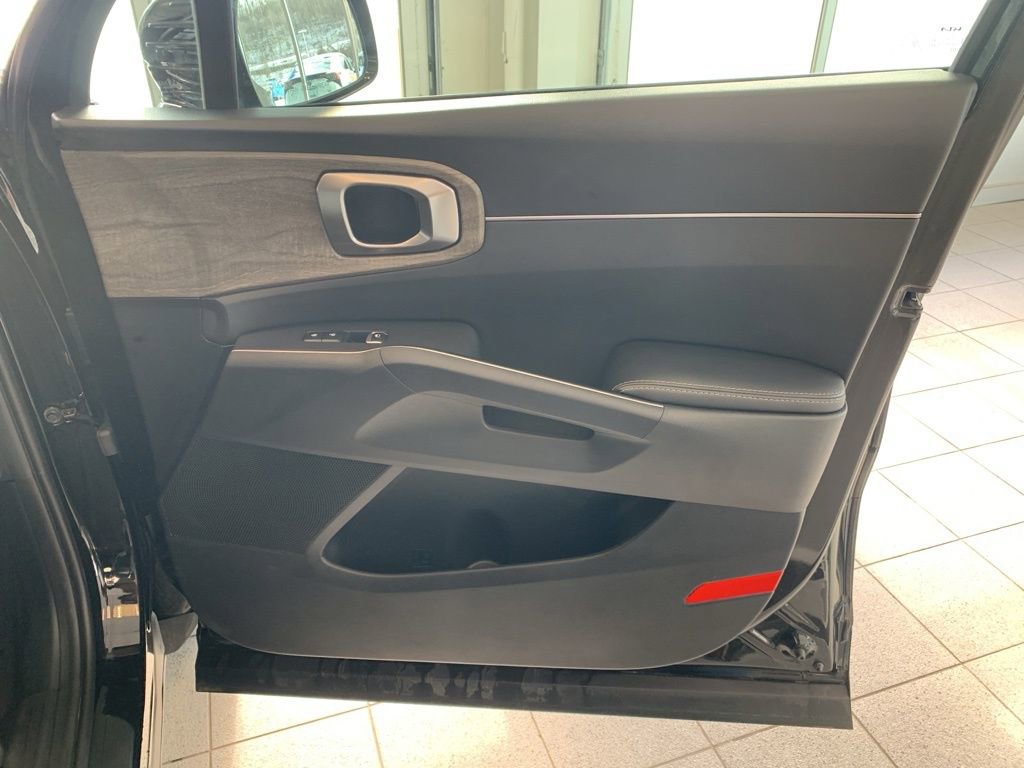 Used 2023 Kia Sorento S image 23