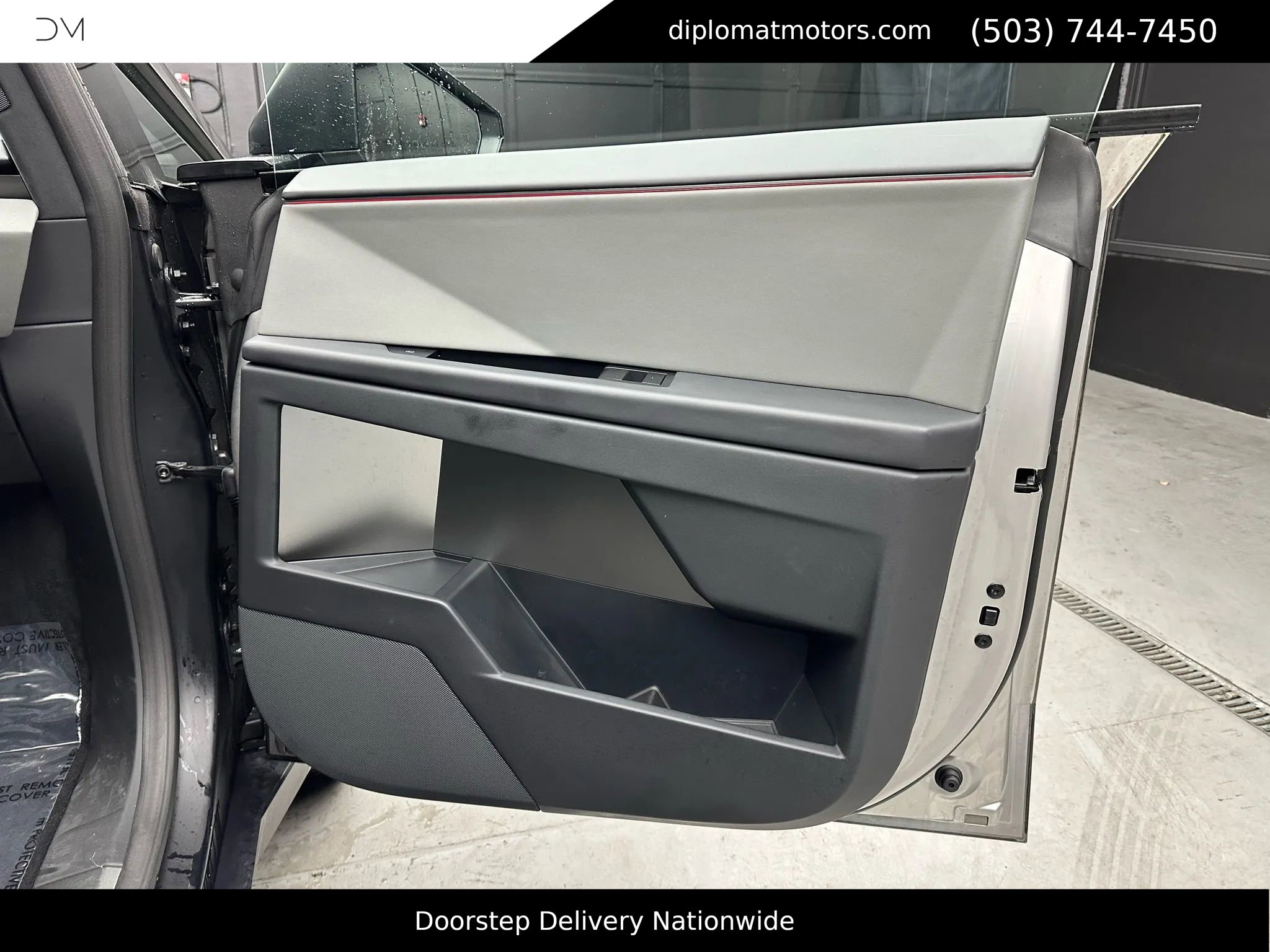 Used 2025 Tesla Cybertruck AWD Crew Cab image 31