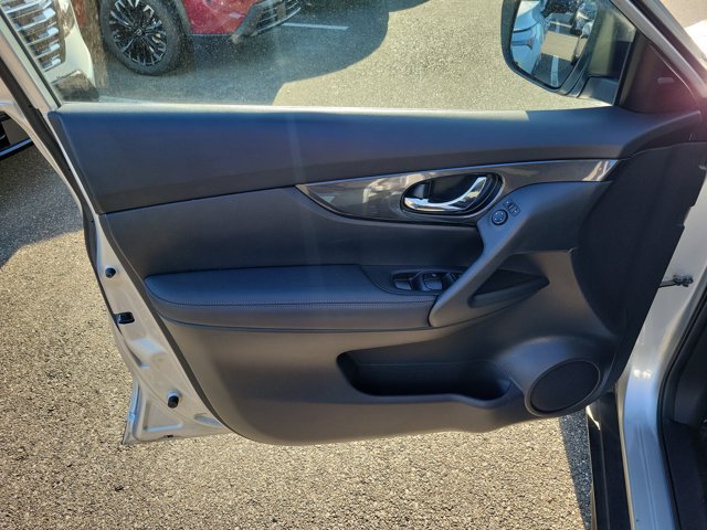 Used 2018 Nissan Rogue SV FWD image 16