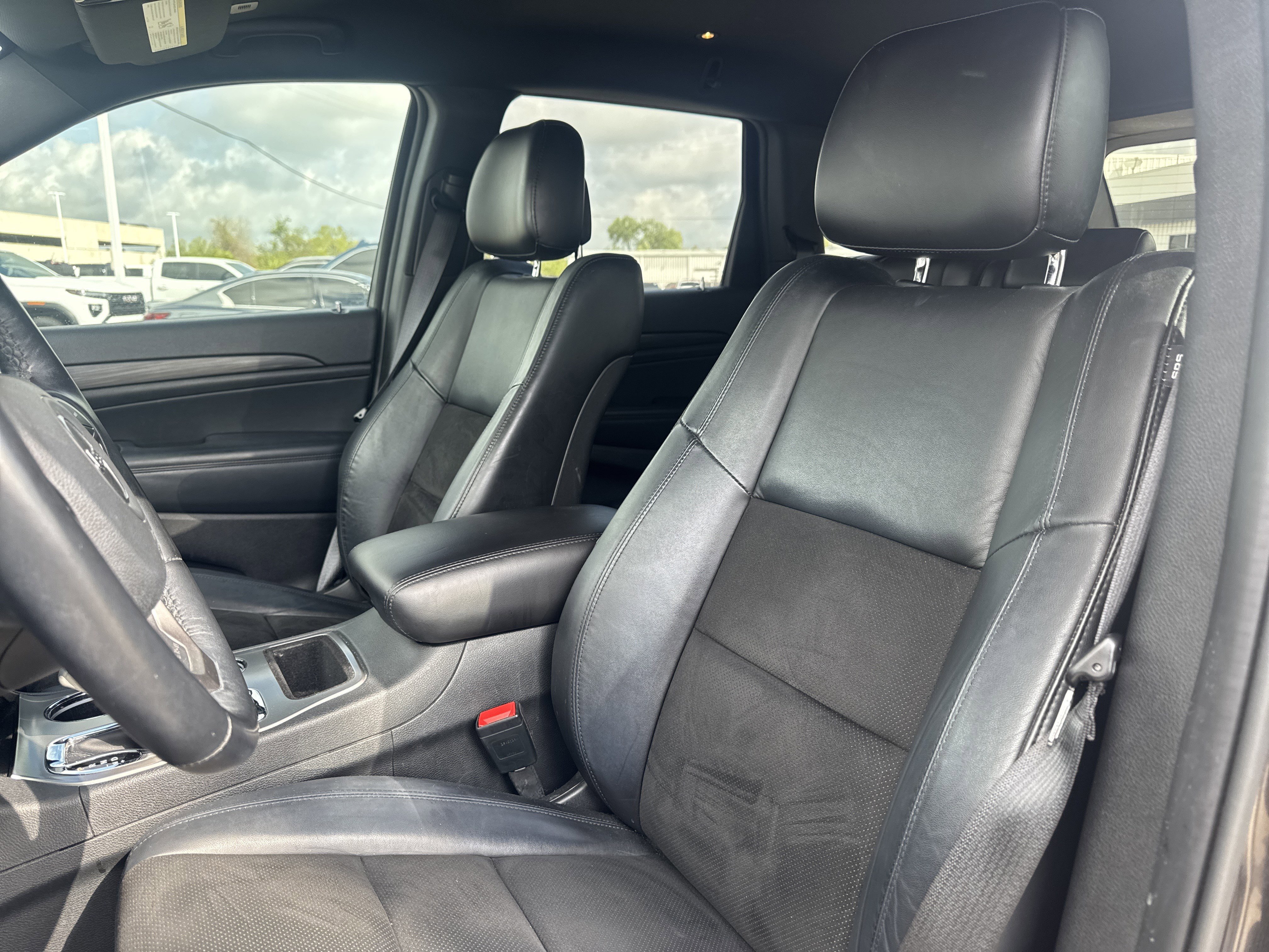 Used 2021 Jeep Grand Cherokee Laredo X image 6