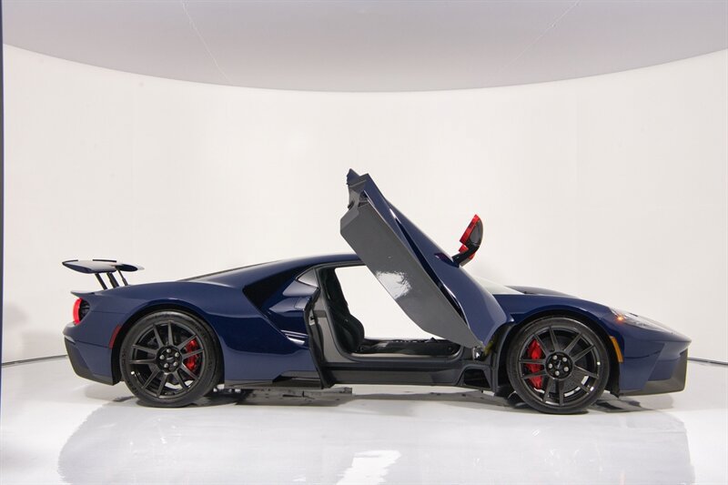 Used 2020 Ford GT Carbon Series RWD image 37