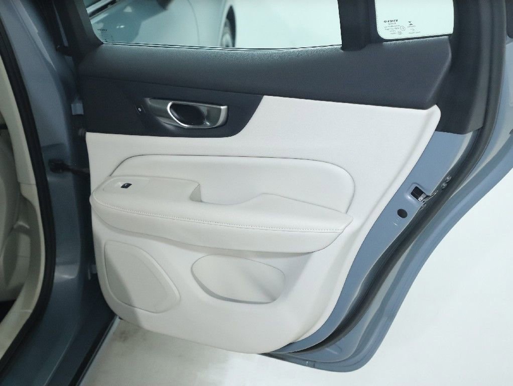 Used 2024 Volvo S60 B5 Plus FWD image 31