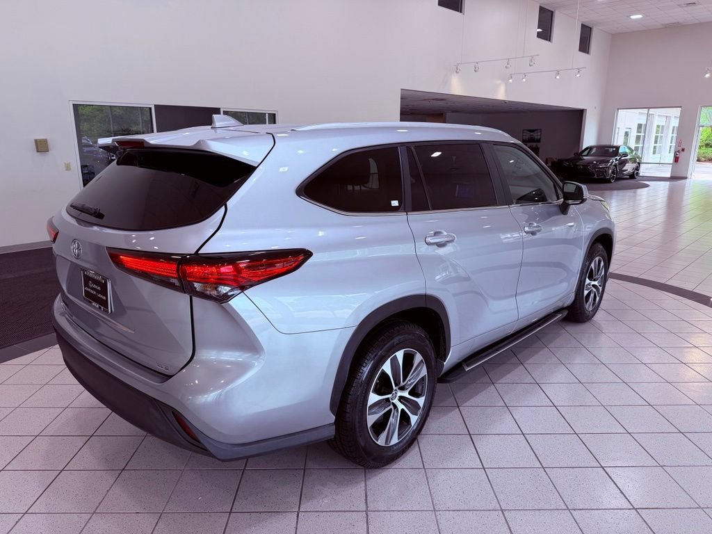Used 2023 Toyota Highlander XLE FWD image 14