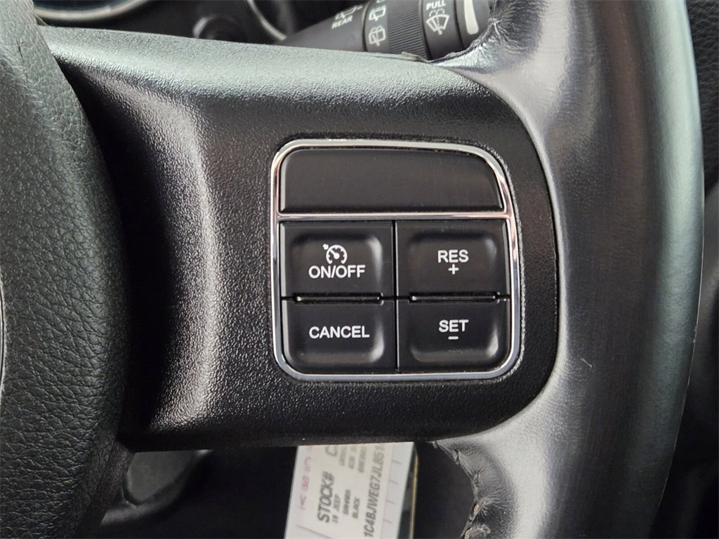 Used 2018 Jeep Wrangler Unlimited Sahara w/ Connectivity Group image 26