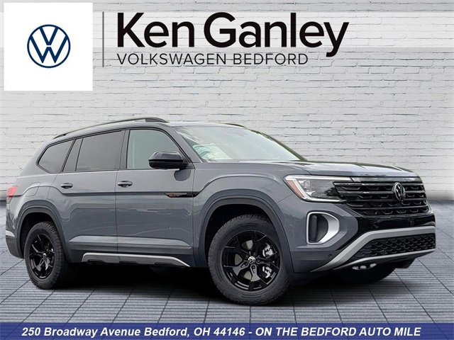 New 2025 Volkswagen Atlas Peak Edition SE