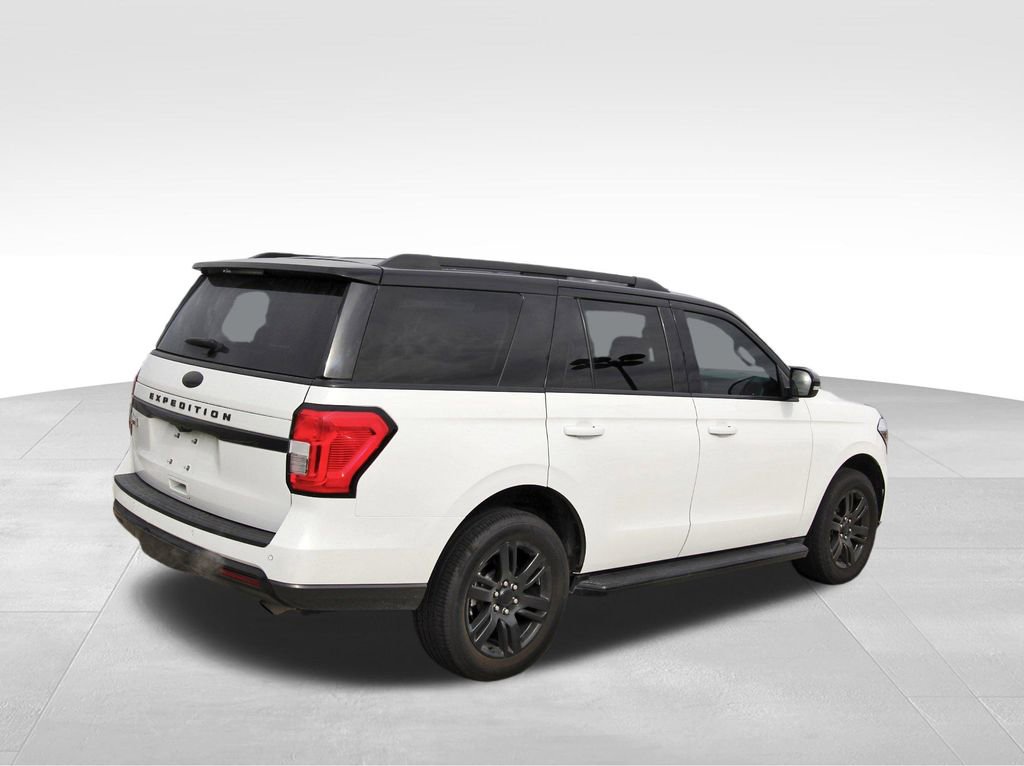 Used 2022 Ford Expedition XLT image 4