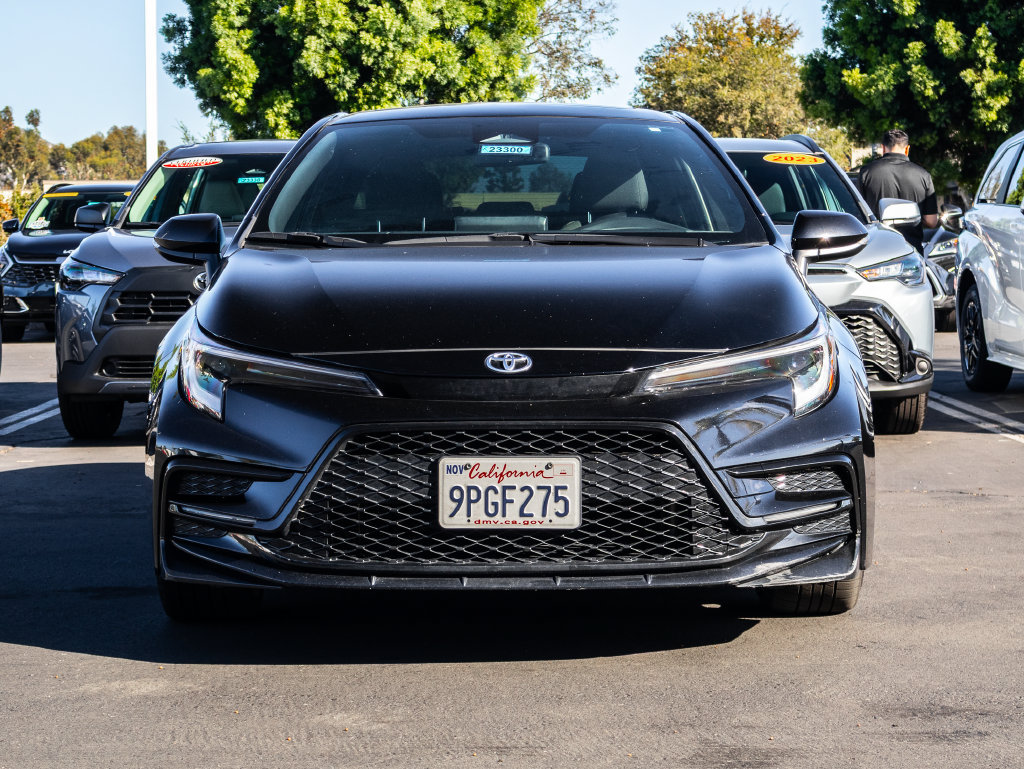 Used 2024 Toyota Corolla SE w/ SE Premium Package FWD image 3