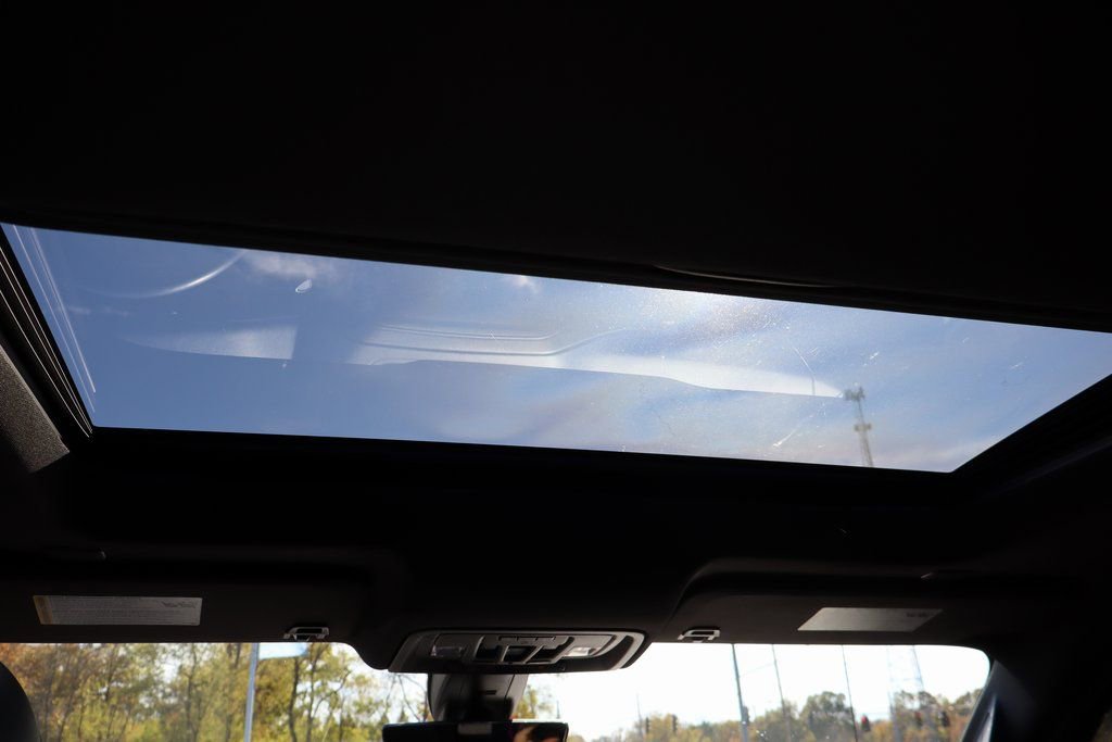 Used 2021 Chevrolet Silverado 1500 High Country w/ Technology Package image 18