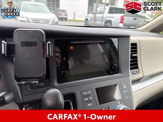 Used 2015 Toyota Sienna LE FWD image 3