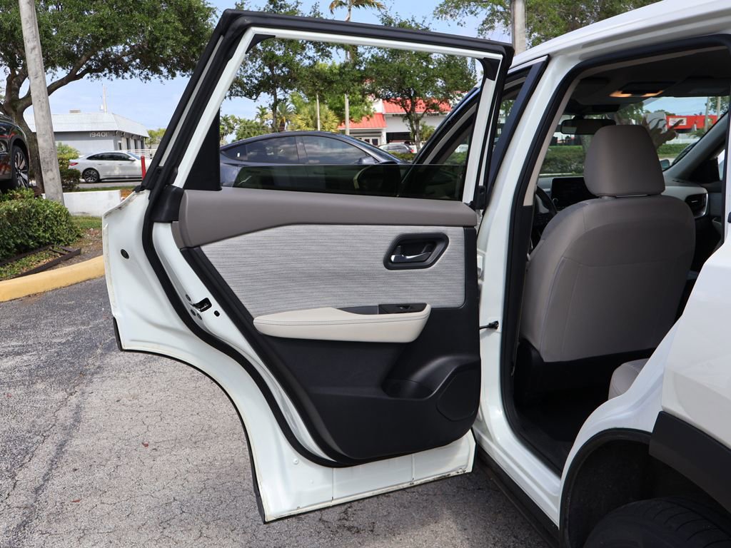 Used 2023 Nissan Rogue SV FWD image 22