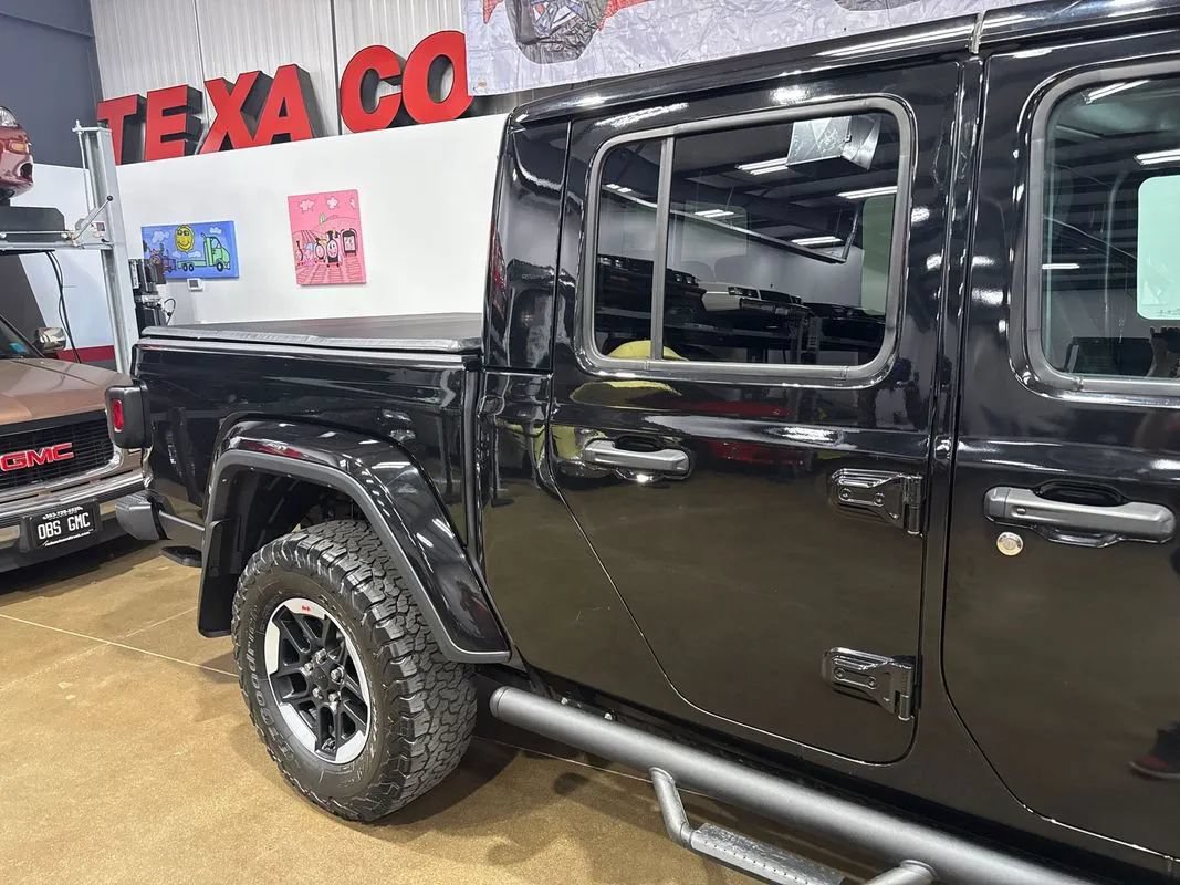 Used 2023 Jeep Gladiator Overland w/ Cold Weather Group AWD/4WD image 29