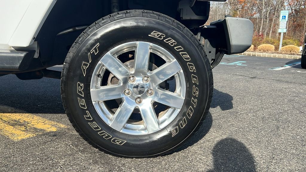 Used 2017 Jeep Wrangler Unlimited Sahara w/ Connectivity Group image 12