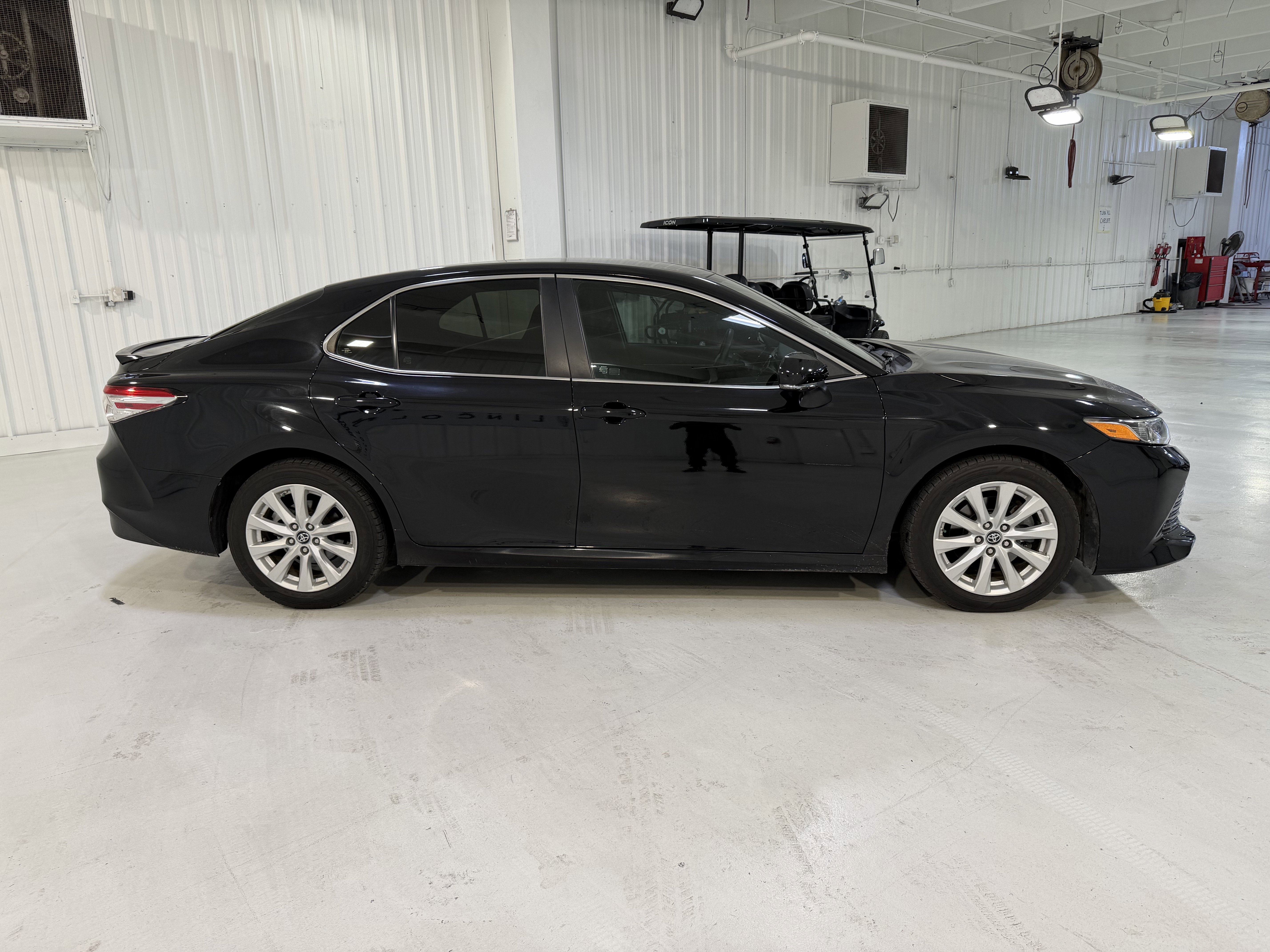 Used 2018 Toyota Camry LE w/ Convenience Package image 6