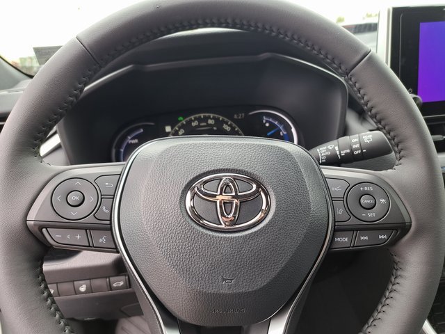 New 2025 Toyota RAV4 SE image 12