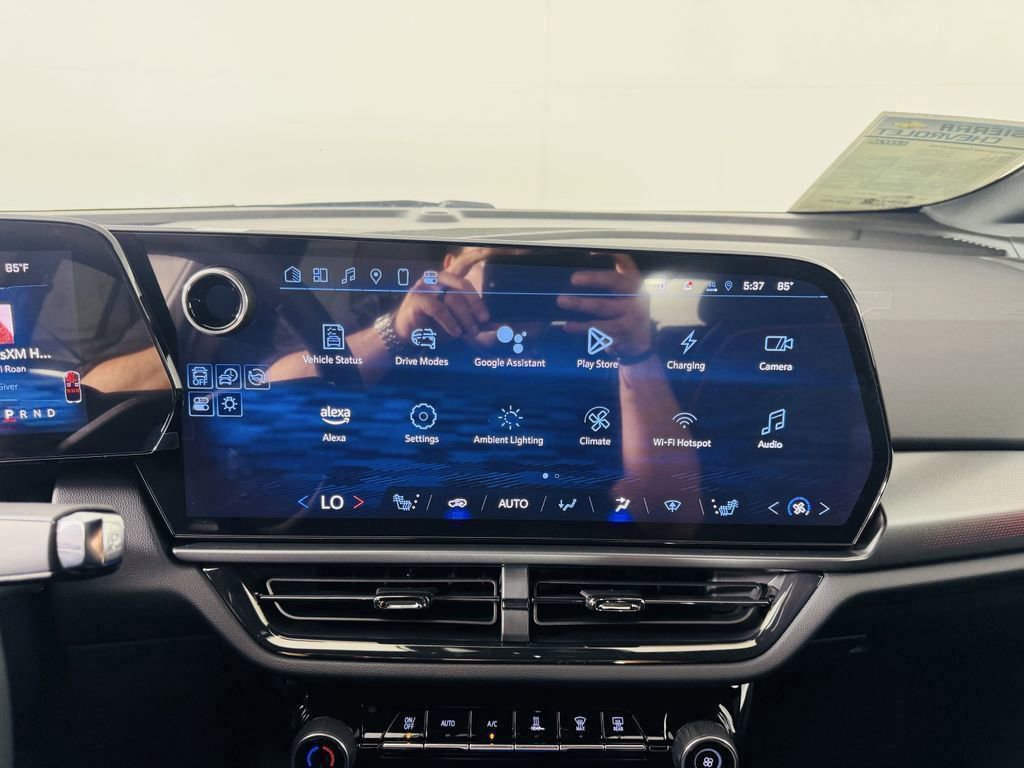 Used 2025 Chevrolet Equinox EV RS image 45