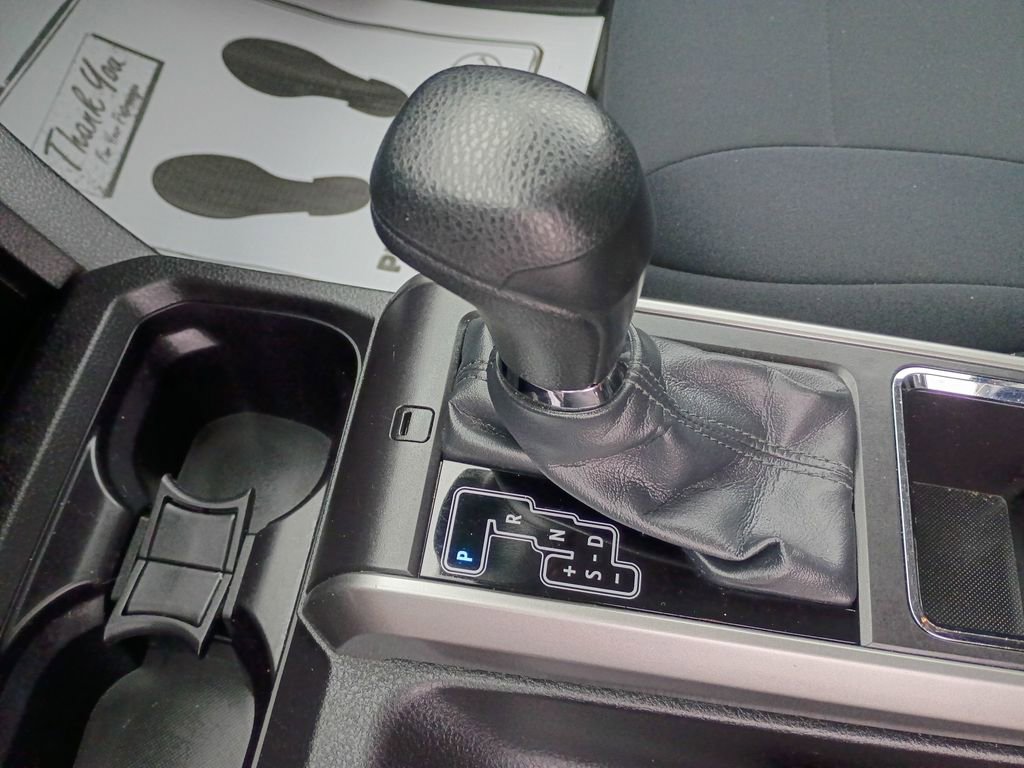 Used 2016 Toyota Tacoma SR5 w/ SR5 Appearance Package (SN) image 25