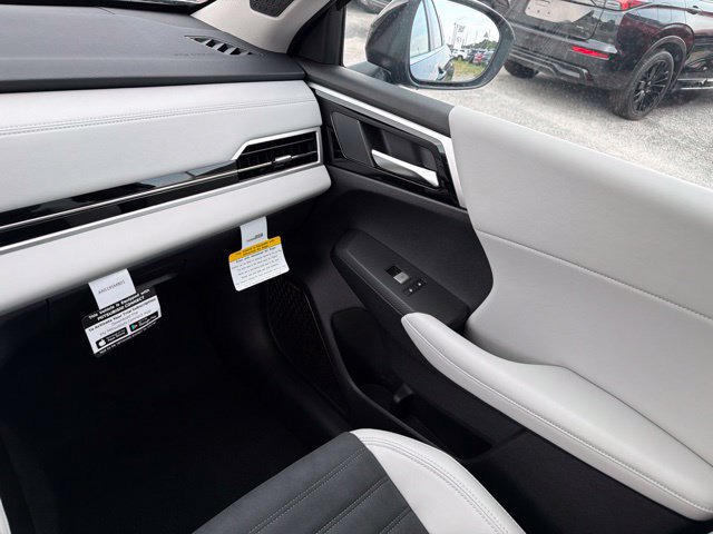 New 2026 Mitsubishi Outlander SE FWD image 19