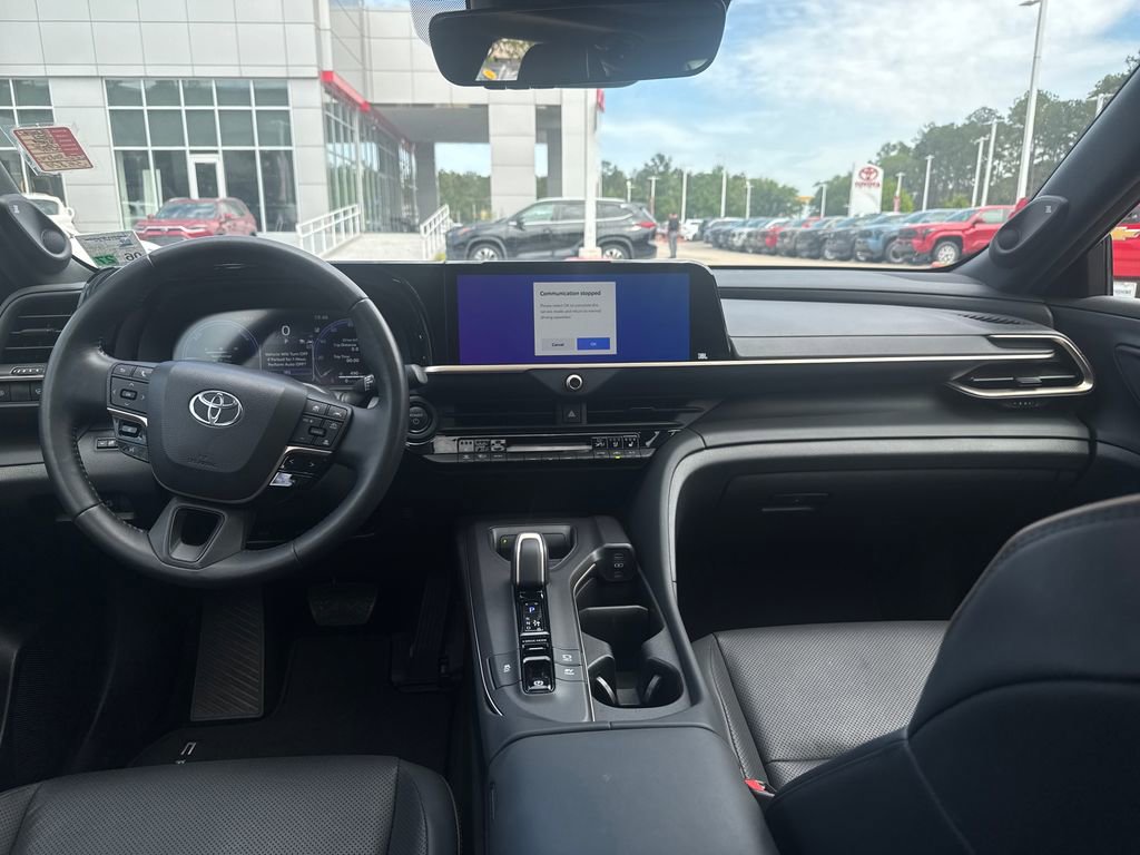 Used 2023 Toyota Crown Limited image 18