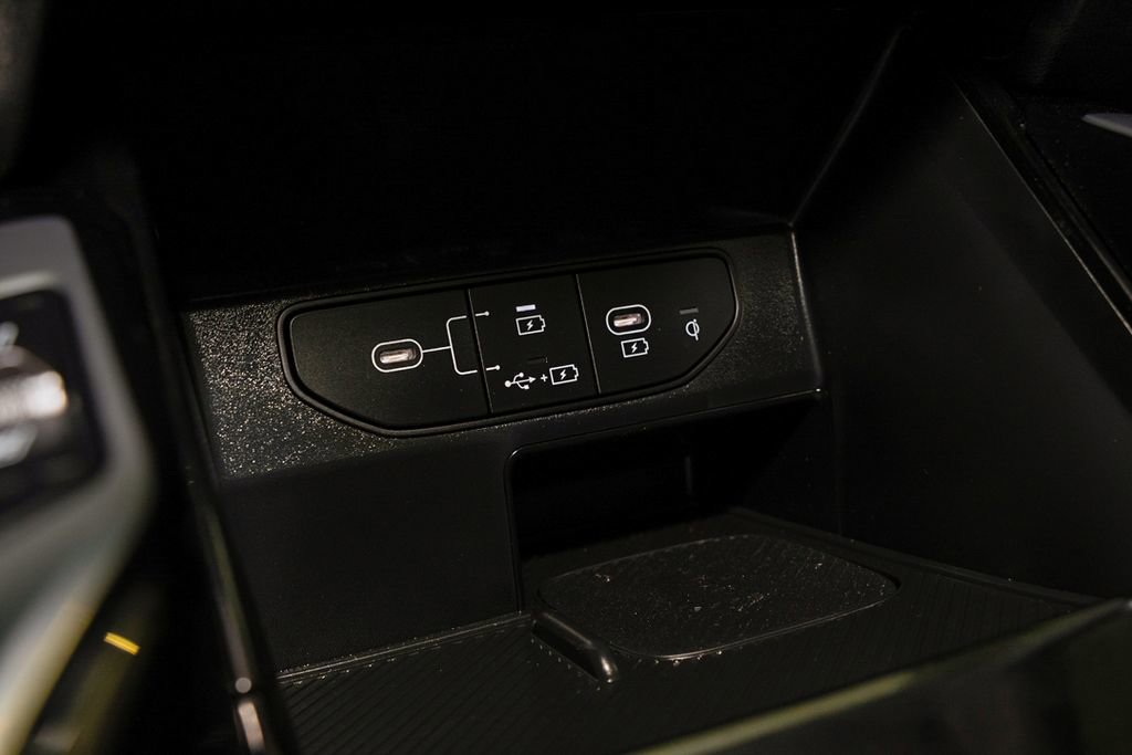 Used 2025 Kia Sorento SX image 17