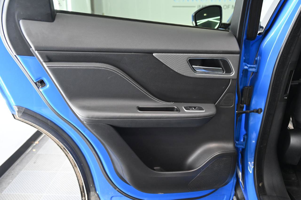 Used 2020 Jaguar F-PACE SVR image 39