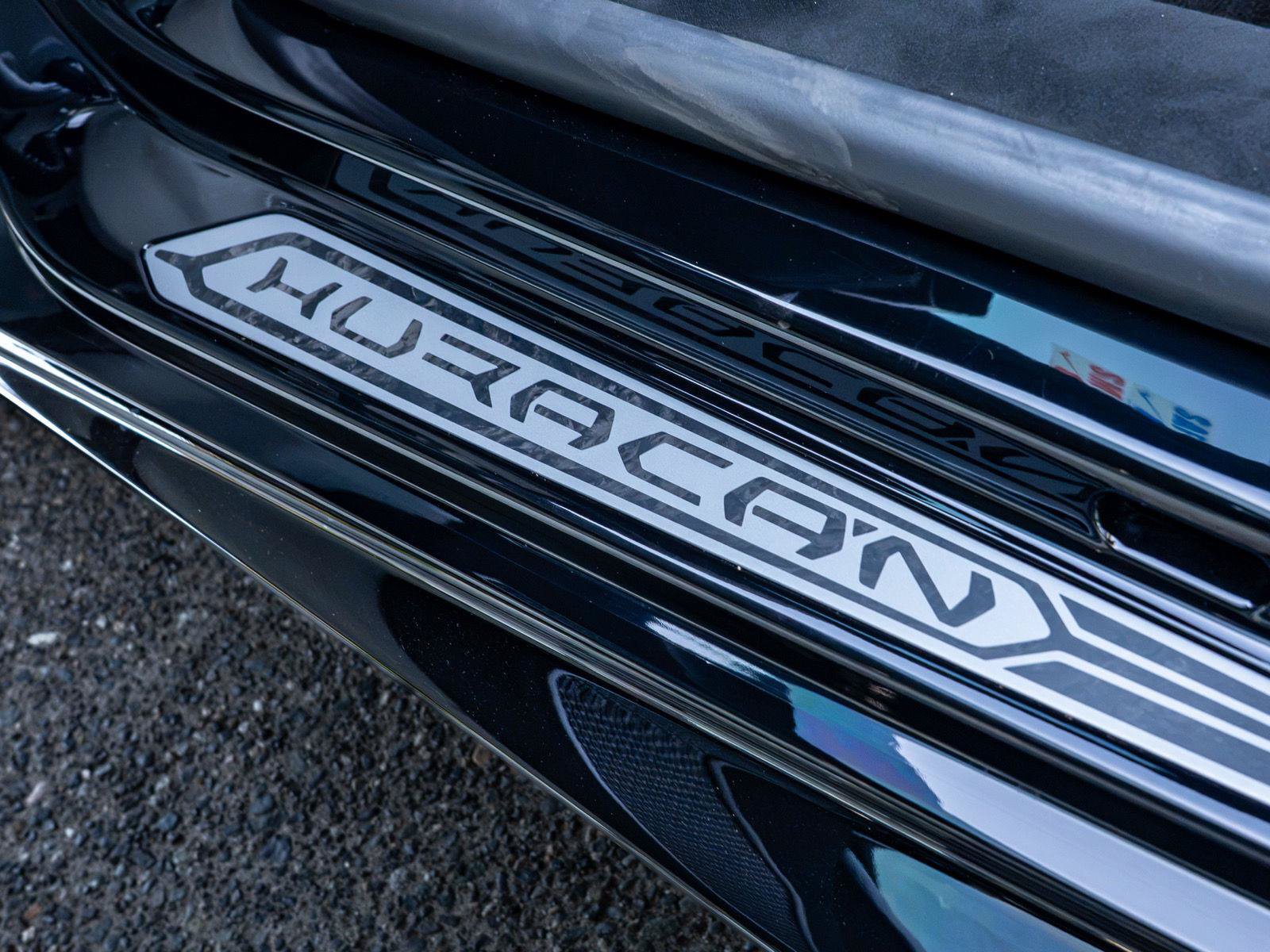 Used 2018 Lamborghini Huracan Performante AWD/4WD image 22