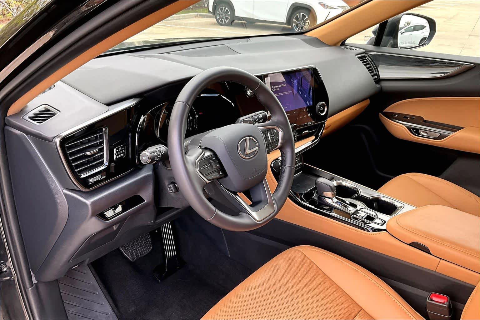Used 2025 Lexus NX 250 FWD w/ Towing Package (2000 Lbs) image 18
