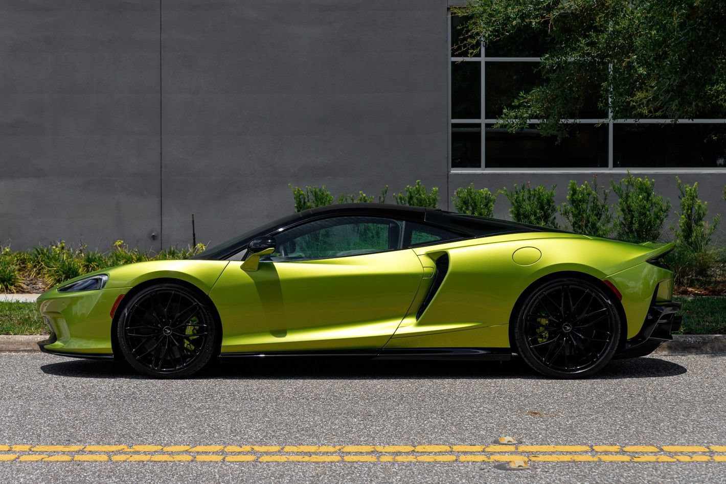 Used 2023 McLaren GT RWD image 20