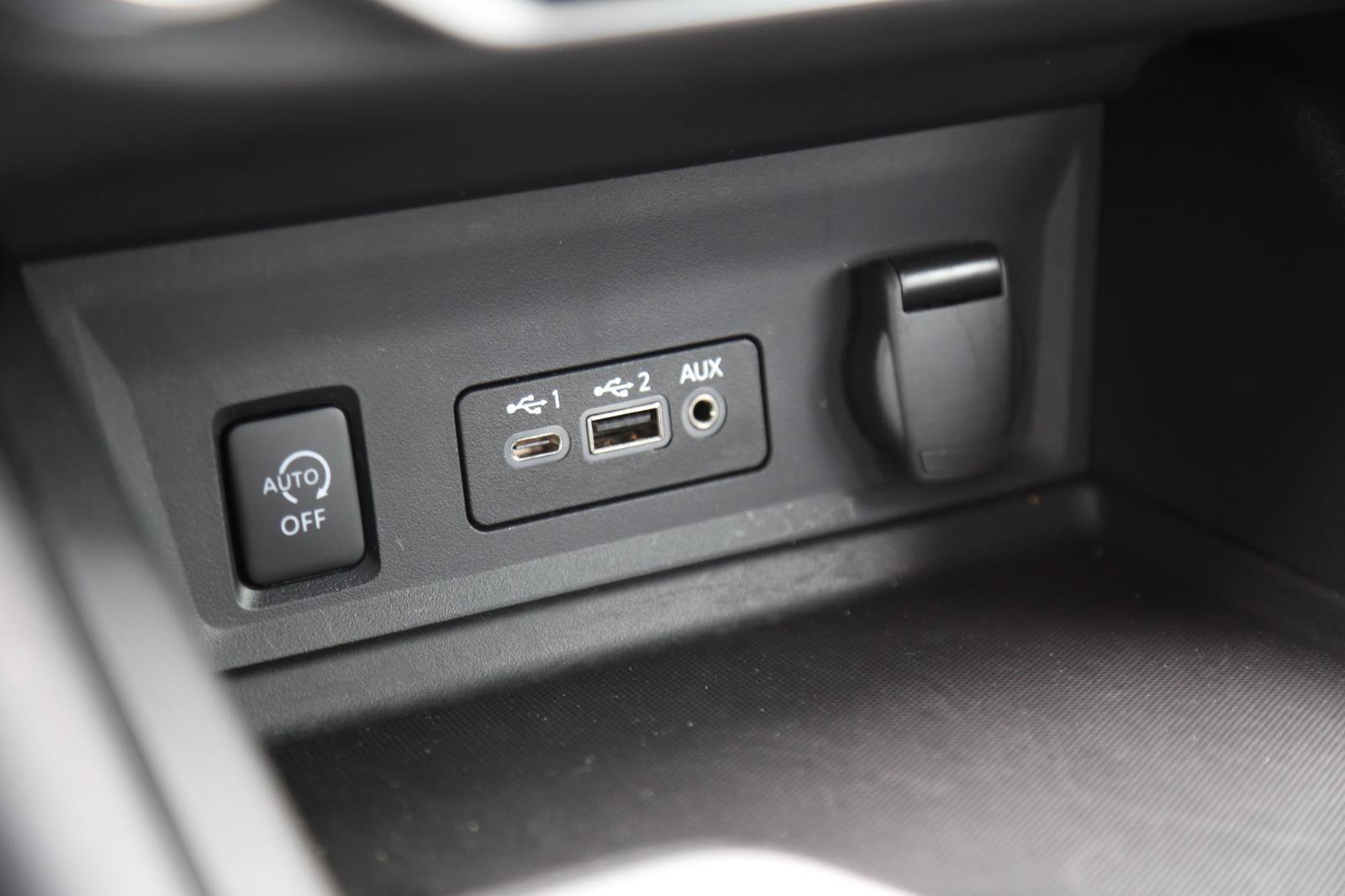 Used 2025 Nissan Sentra SR w/ SR Premium Package image 13