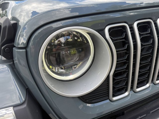 Used 2026 Jeep Wrangler Unlimited Sahara AWD/4WD image 9