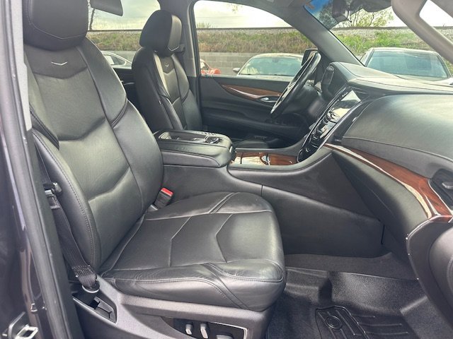 Used 2017 Cadillac Escalade ESV Luxury image 21