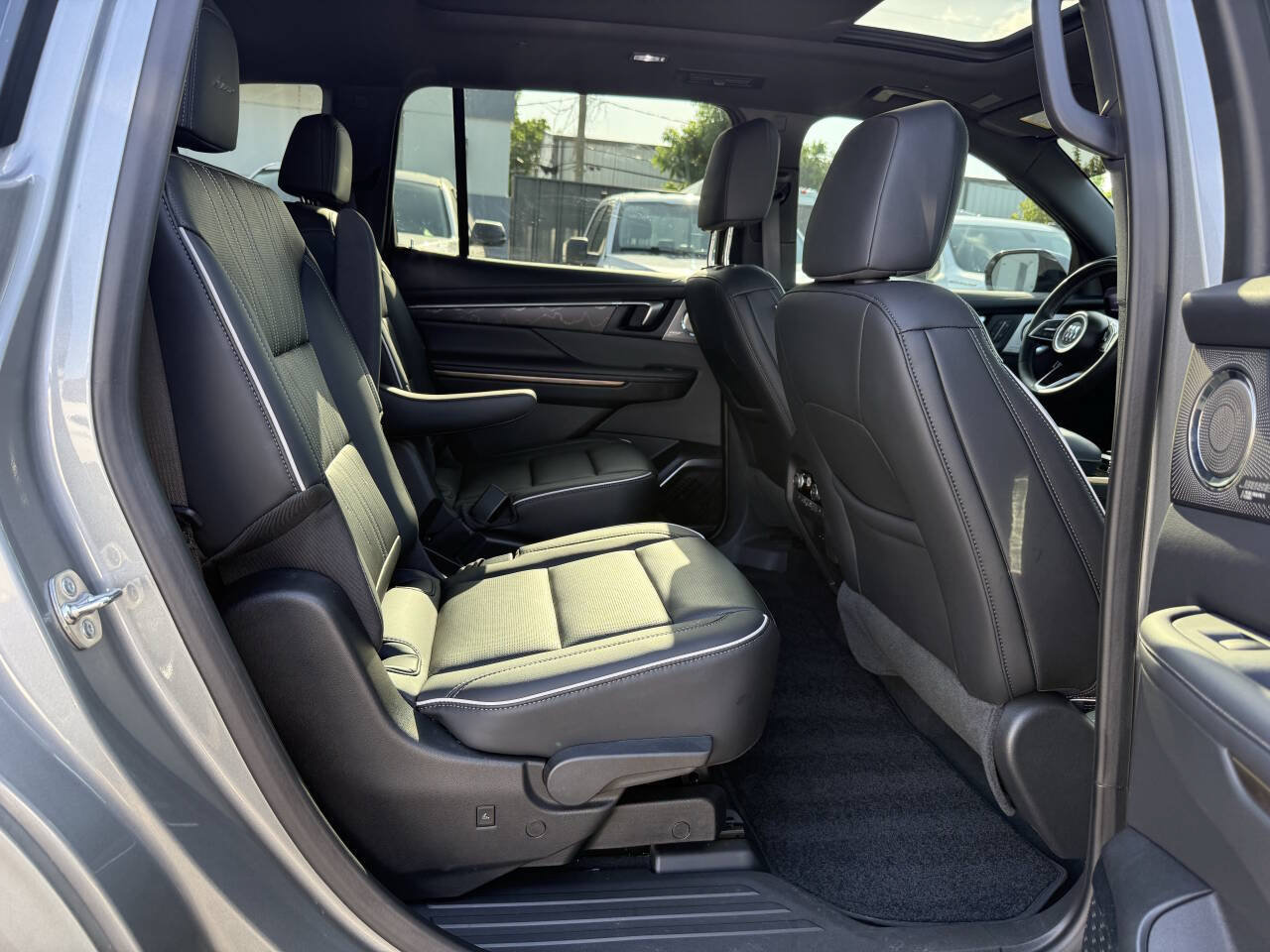 Used 2025 Buick Enclave Avenir w/ Super Cruise Package FWD image 16