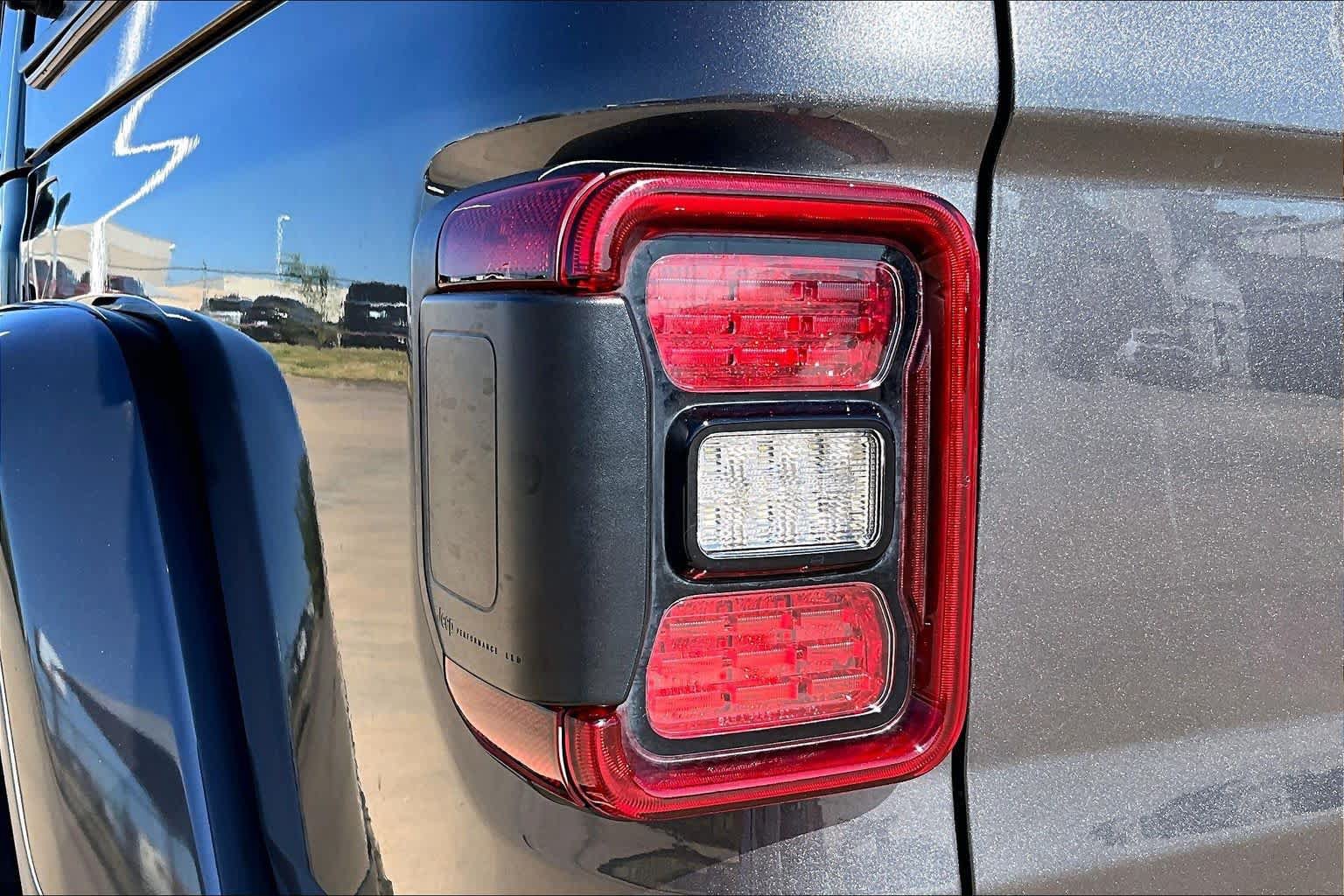 Used 2021 Jeep Gladiator Rubicon AWD/4WD image 26