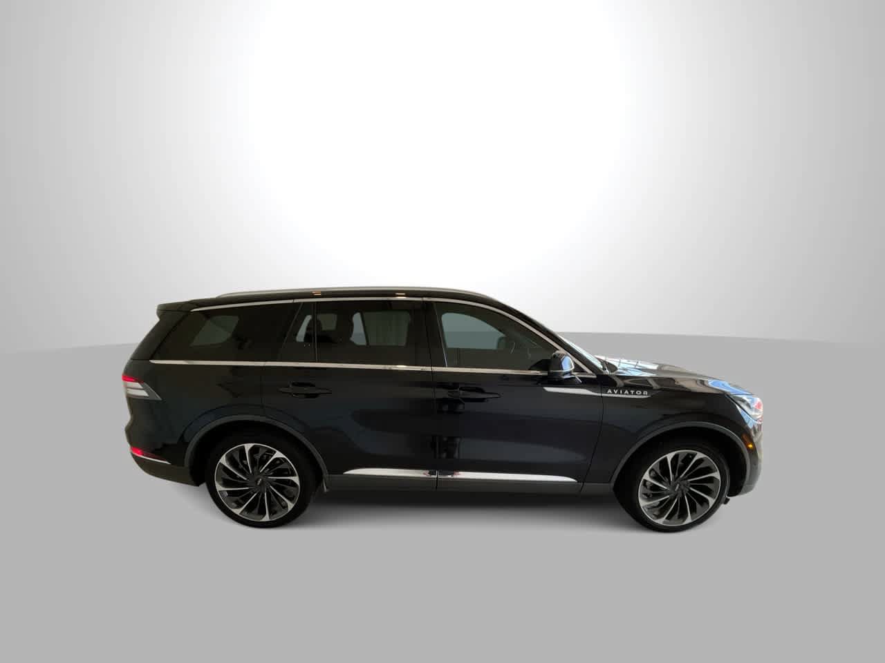 Used 2022 Lincoln Aviator Reserve w/ Equipment Group 201A AWD/4WD image 9