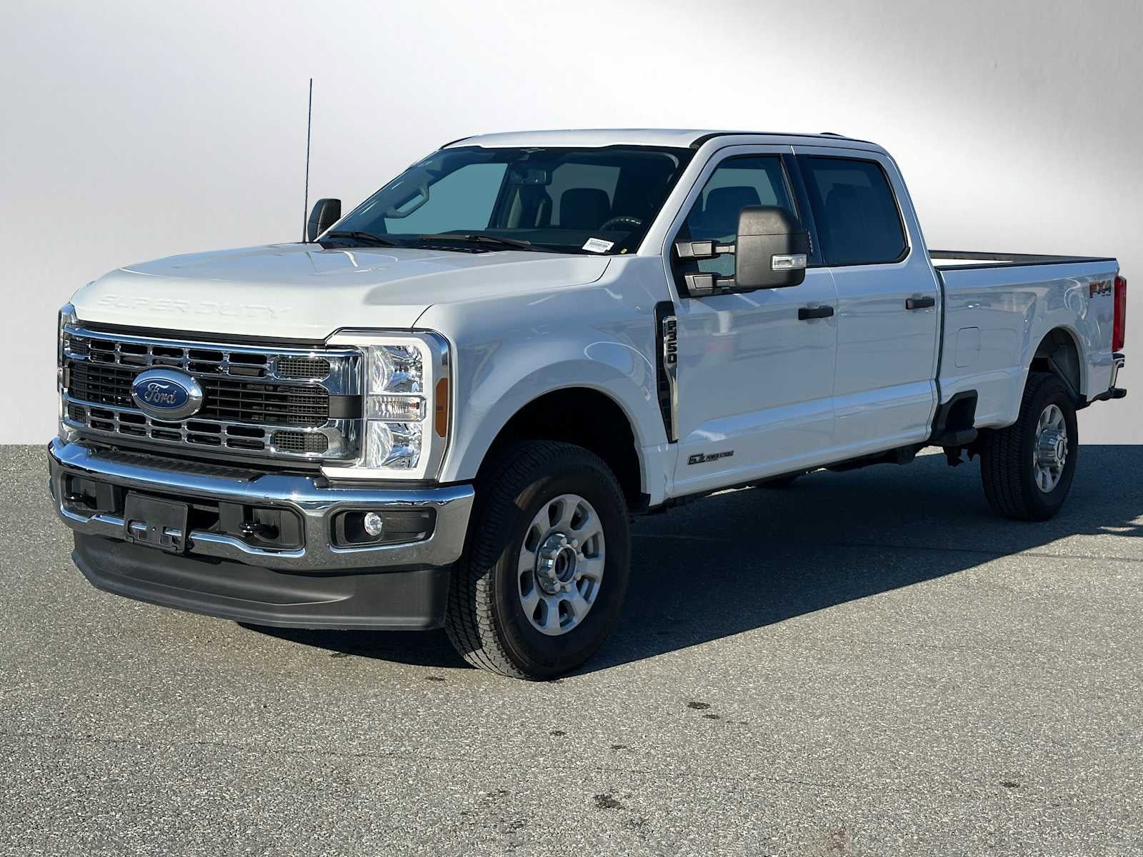 Used 2023 Ford F350 XLT w/ FX4 Off-Road Package image 7