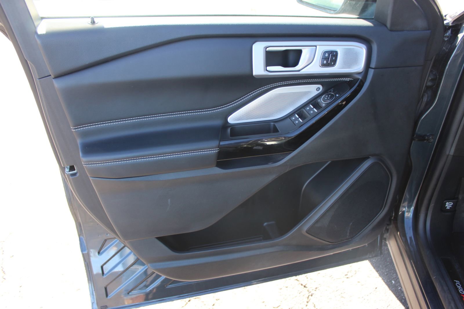 Used 2022 Ford Explorer ST w/ Equipment Group 401A image 21