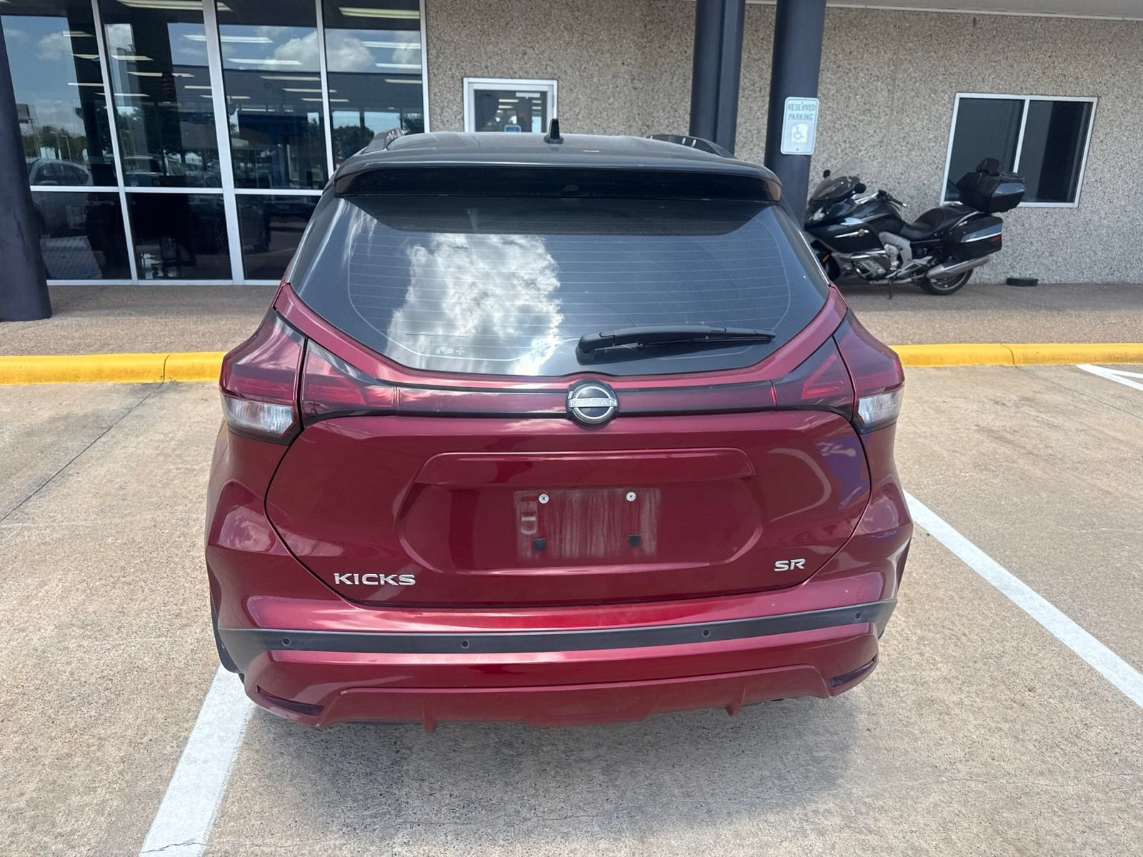 Used 2022 Nissan Kicks SR w/ Premium Package FWD image 4