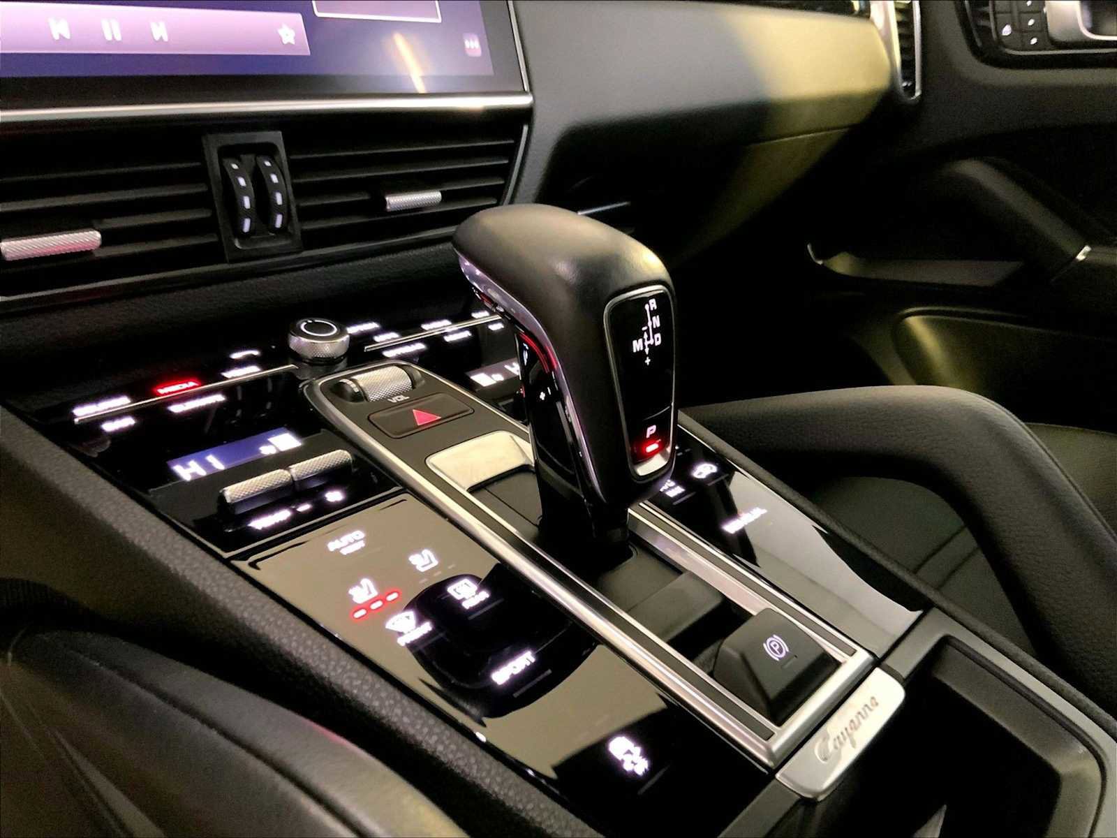 Certified 2022 Porsche Cayenne w/ Premium Package image 17